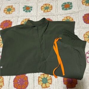 Moss green figs scrub set